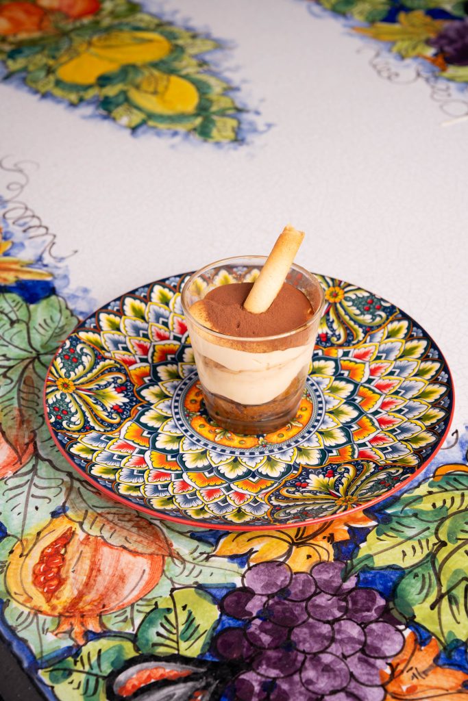 Tiramisu traditionnel en verrine, dessert italien de la Villa Paradis’O à Mougins