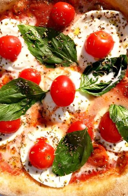 Pizza margherita à la mozzarella et au basilic, Villa Paradis'O à Mougins