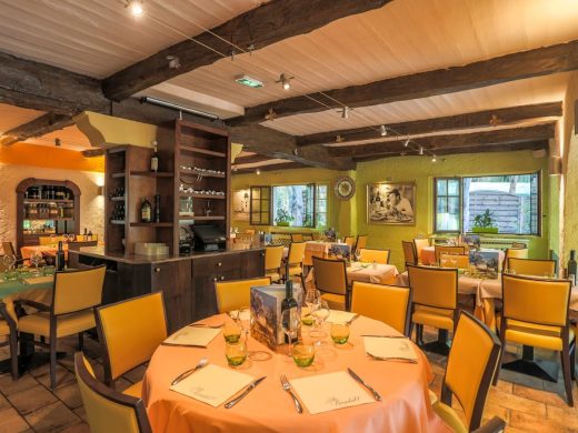 Baptême ou communion à Mougins : le repas de famille, sans la logistique qui pèse