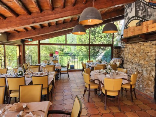 Baptême ou communion à Mougins : le repas de famille, sans la logistique qui pèse