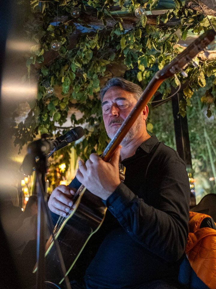Piero, le chanteur italien de la Villa Paradis’O